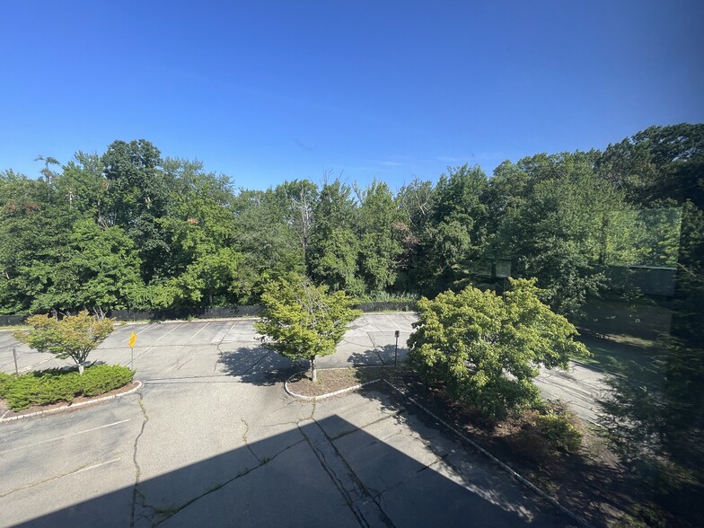 More Photos Of 1000 Sylvan Ave, Englewood Cliffs Office For Sale