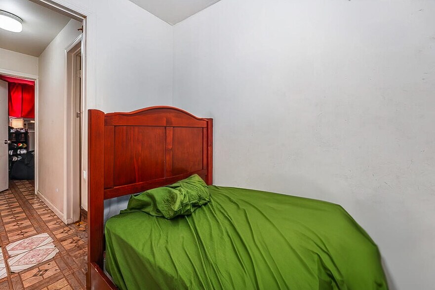 More Photos Of 115 34th St, Union City Apartments For Sale