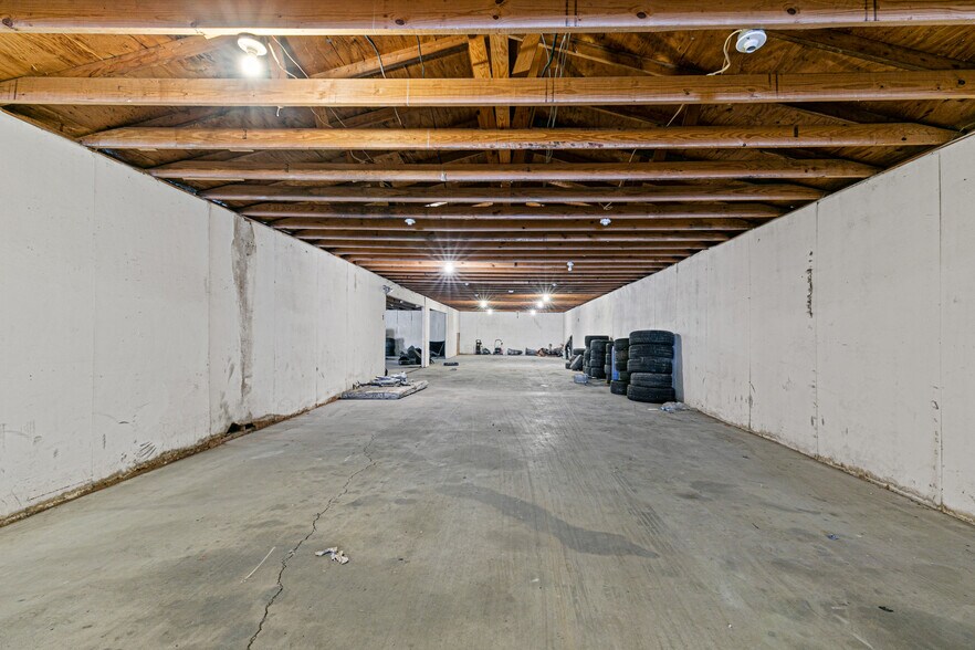 More Photos Of 11448 Reeder Rd, Dallas Light Distribution For Sale