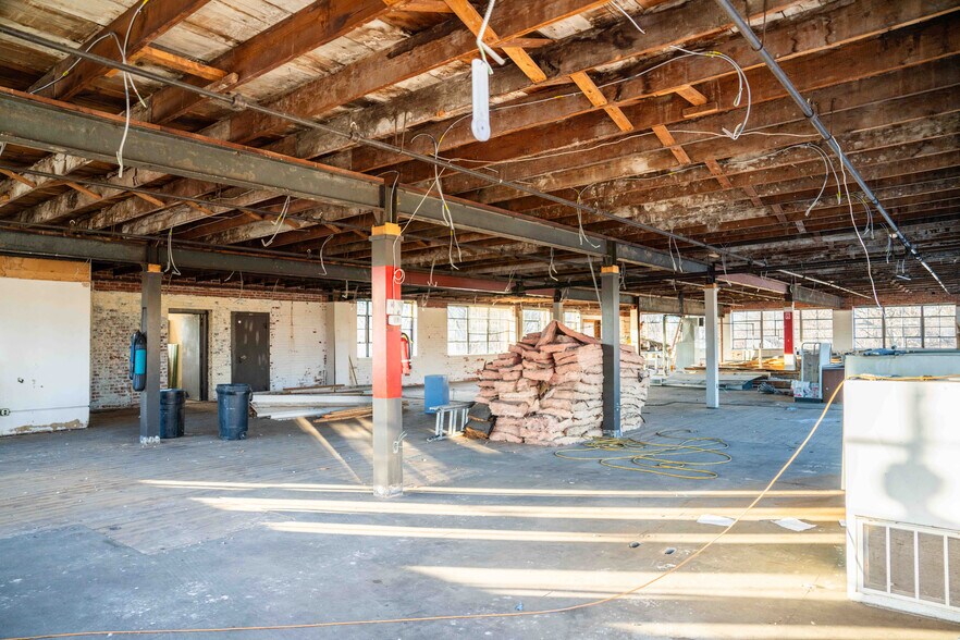 More Photos Of 201 N Missouri Ave, Sedalia Manufacturing For Sale