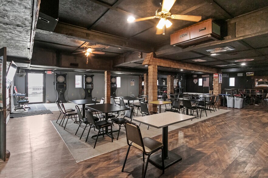 More Photos Of 220 N Old Route 66, Litchfield Restaurant For Sale