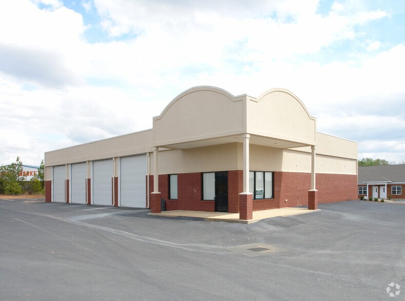 Primary Photo Of 7560 Kayne Blvd, Columbus Showroom For Lease