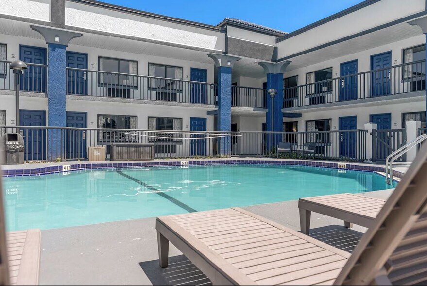 More Photos Of 8750 E Colonial Dr, Orlando Hotel For Sale