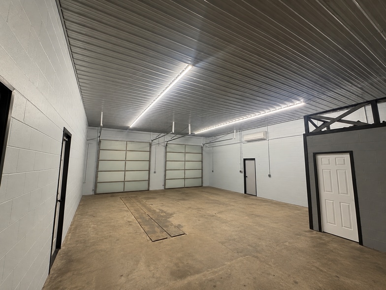 More Photos Of 109 Cooper St, Clayton Warehouse For Lease