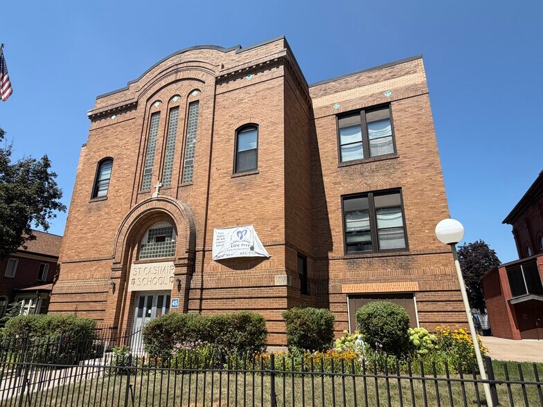 Primary Photo Of 930 Geranium Ave E, Saint Paul Schools For Sale