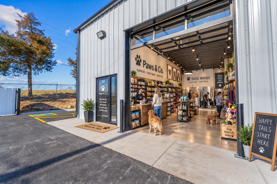 More Photos Of 201 Blue Sky ln, Hollister Flex For Lease