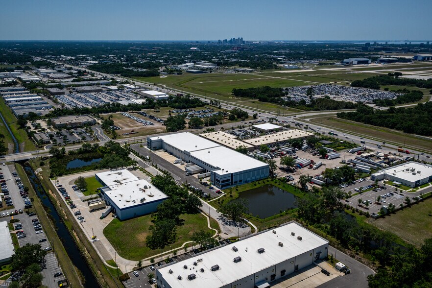 More Photos Of 5402-5424 Hangar Ct, Tampa Distribution For Lease