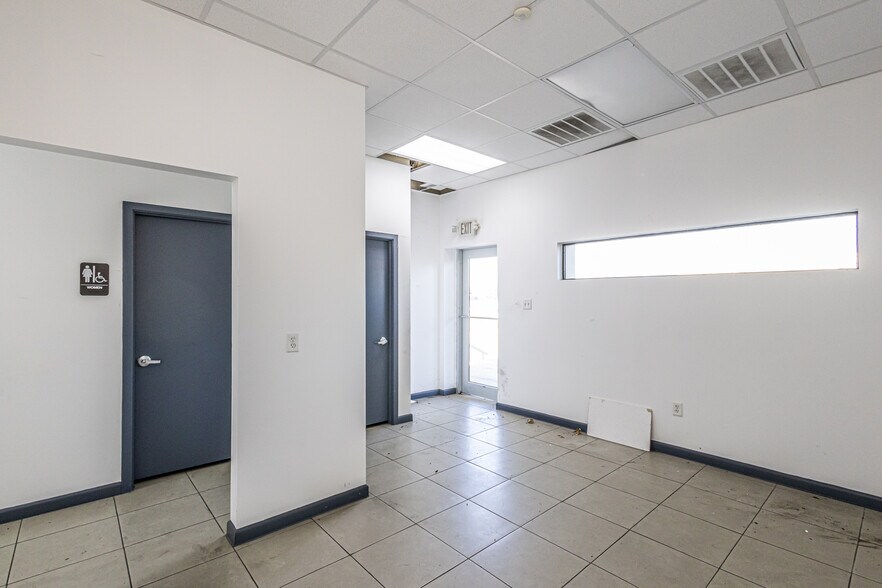 More Photos Of 13806 N Unitec Dr, Laredo Warehouse For Lease