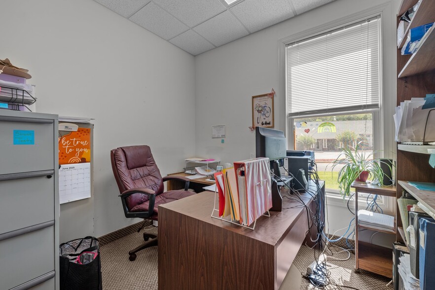 More Photos Of 2961 Crouse Ln, Burlington Medical For Lease