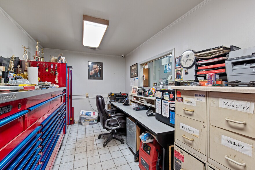 More Photos Of 3434 N Holton St, Milwaukee Auto Repair For Sale