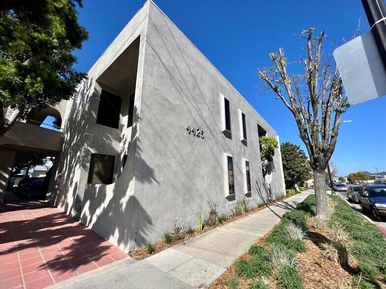 Primary Photo Of 4425 W Riverside Dr, Burbank Office For Lease