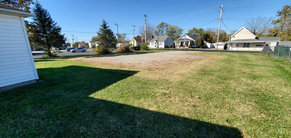 More Photos Of 720 E Main St, West Union Office Residential For Sale