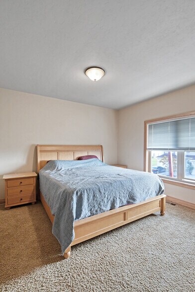 More Photos Of 299 Prairie Dr, Stanley Office For Sale