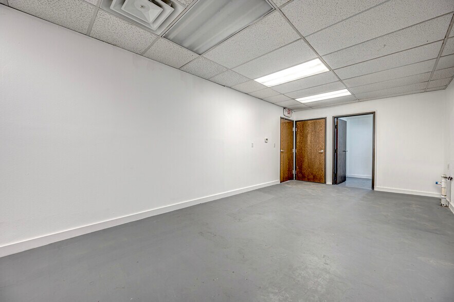 More Photos Of 209-211 S 5th St, Chickasha Storefront For Lease