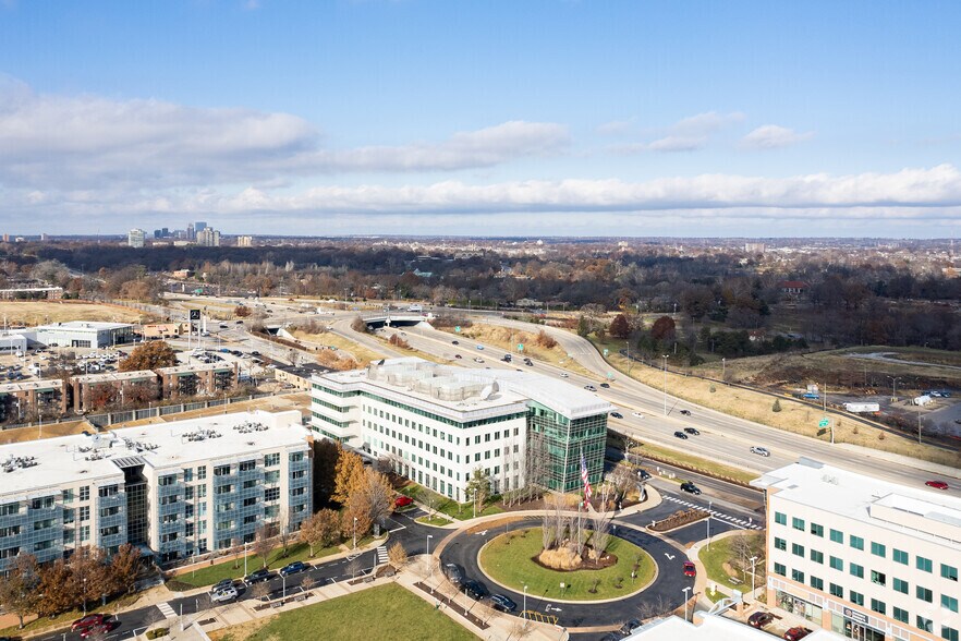 More Photos Of 1001 Highlands Plaza Dr, Saint Louis Office For Sale