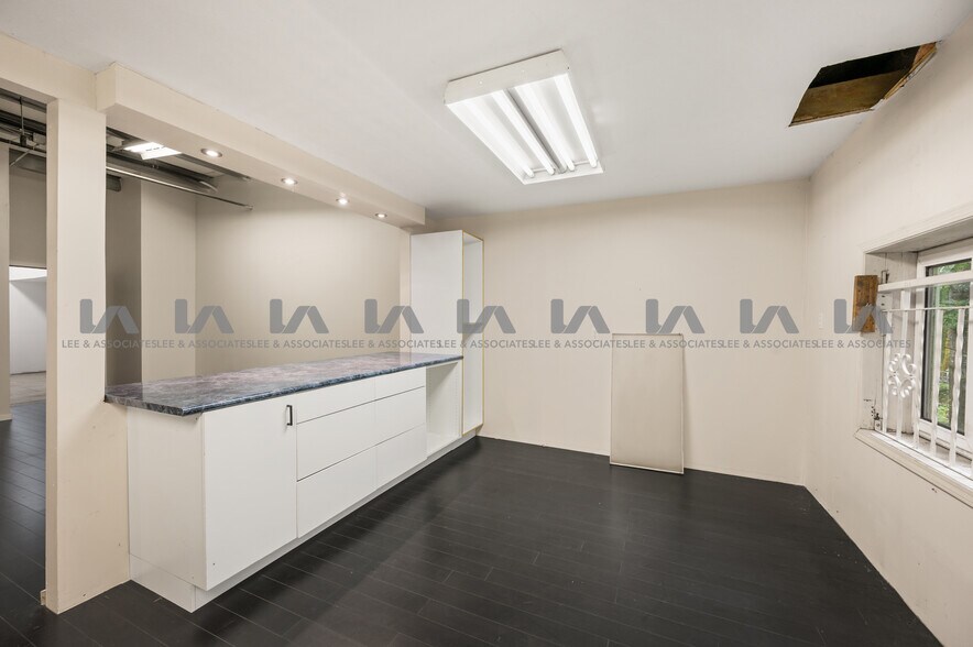 More Photos Of 2727 Dixon St, Port Coquitlam Industrial For Sale