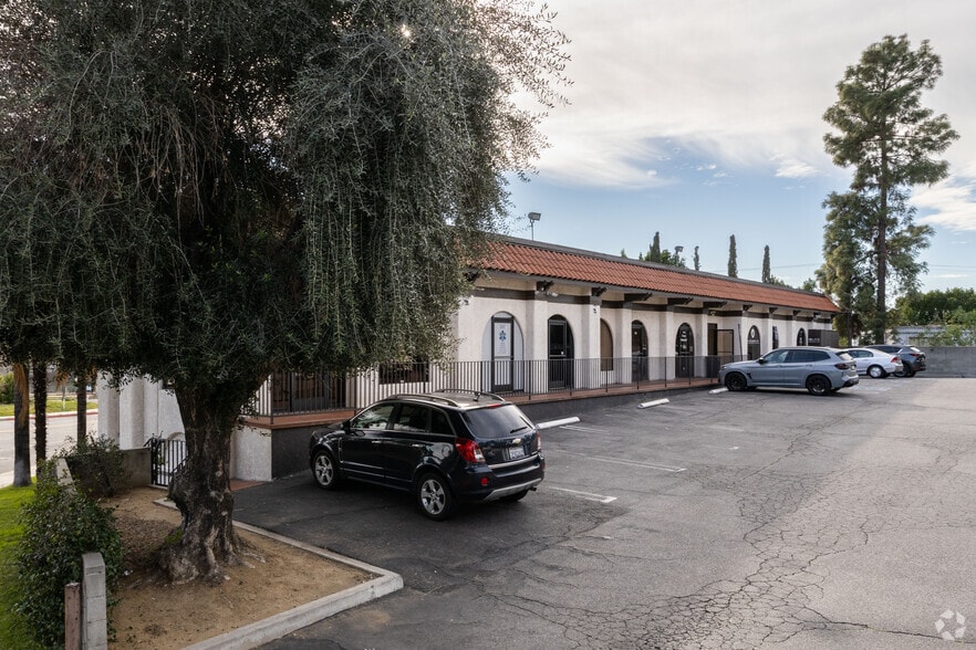 More Photos Of 9795 Cabrini Dr, Burbank Loft Creative Space For Lease