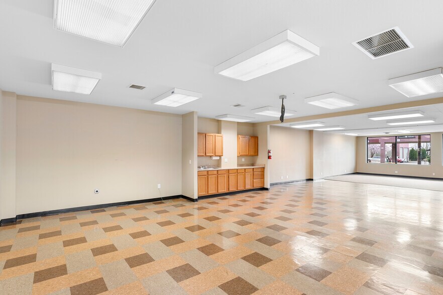 More Photos Of 305 NE Russell St, Portland Light Manufacturing For Sale