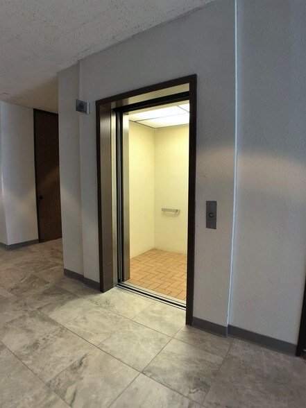 More Photos Of 1733 Briarcrest Dr, Bryan Office For Lease