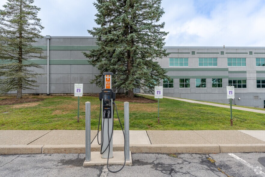 More Photos Of 70 Hatfield Ln, Goshen Medical For Lease