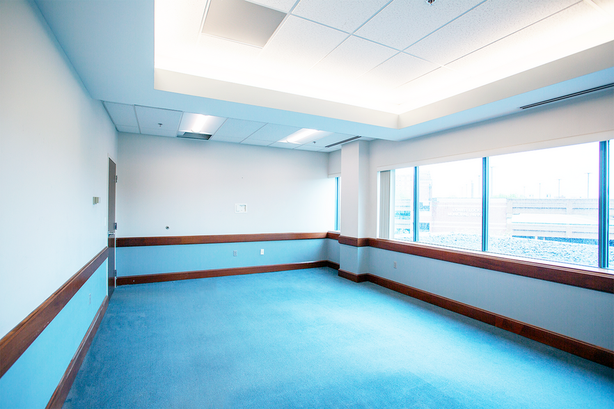 More Photos Of 10 George St, Lowell Medical For Lease