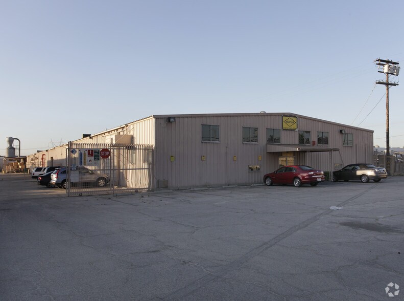 More Photos Of 11912 Sheldon St, Sun Valley Manufacturing For Lease