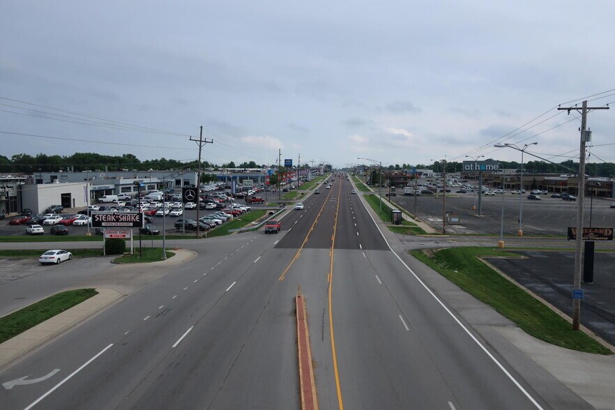 More Photos Of 3800-3900 S Campbell Ave, Springfield Unknown For Lease