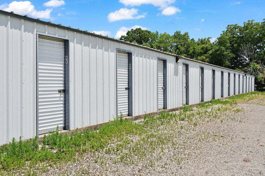 More Photos Of 412 City, Caldwell Self Storage For Sale