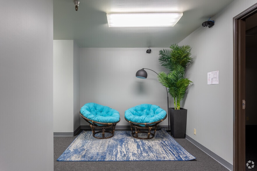 More Photos Of 2455 NW Nicolai St, Portland Warehouse For Lease