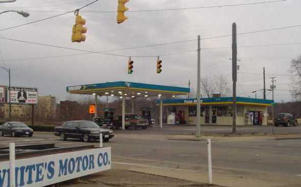 Primary Photo Of 716 W Main St, Zanesville Service Station For Sale