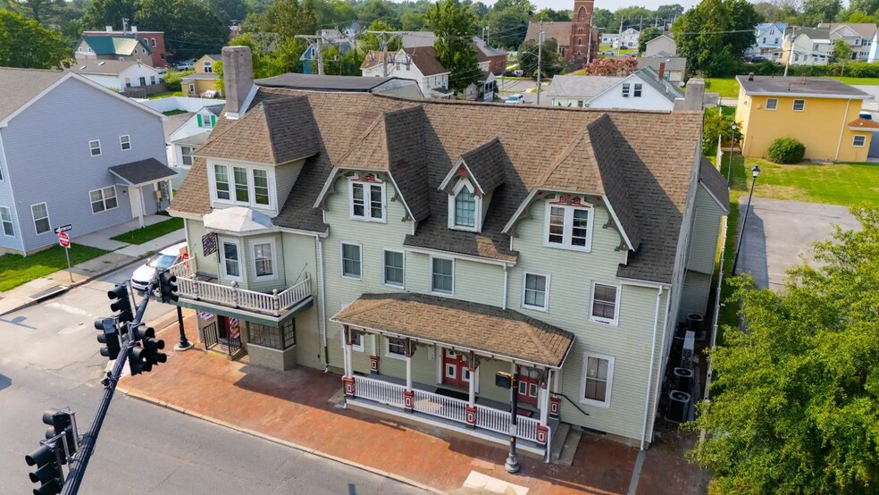 Primary Photo Of 127 NW Front St, Milford Apartments For Sale