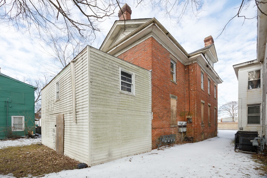 More Photos Of 716 W Washington St, Petersburg Multifamily For Sale