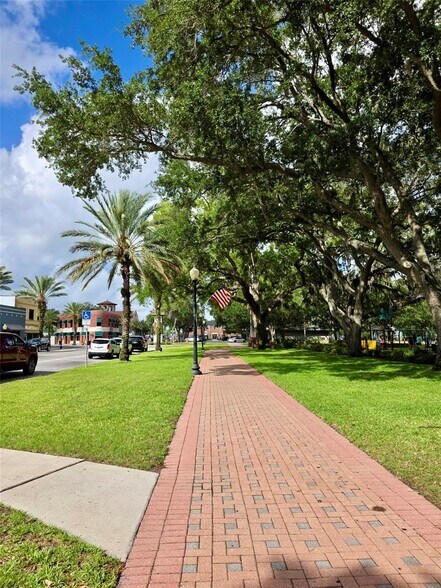 More Photos Of 208 Center St, Auburndale Office For Sale