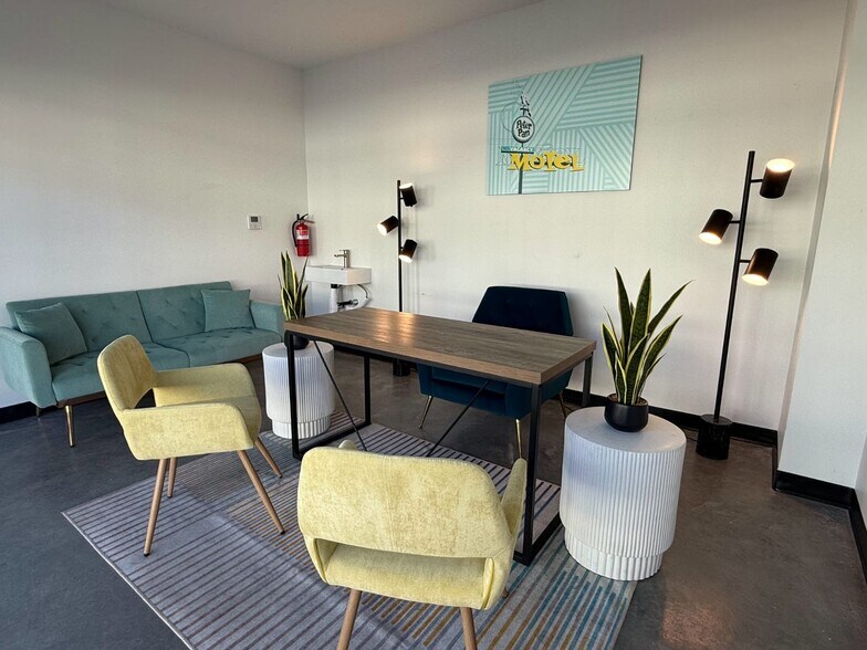 More Photos Of 701 Central Ave NE, Albuquerque Hotel For Lease