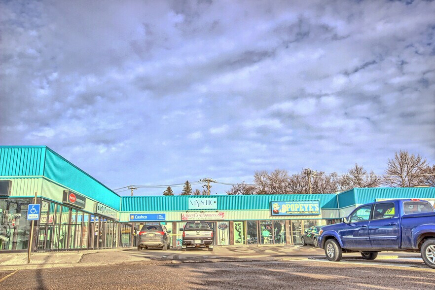 More Photos Of 1501 Dunmore Rd SE, Medicine Hat Storefront Retail Office For Lease