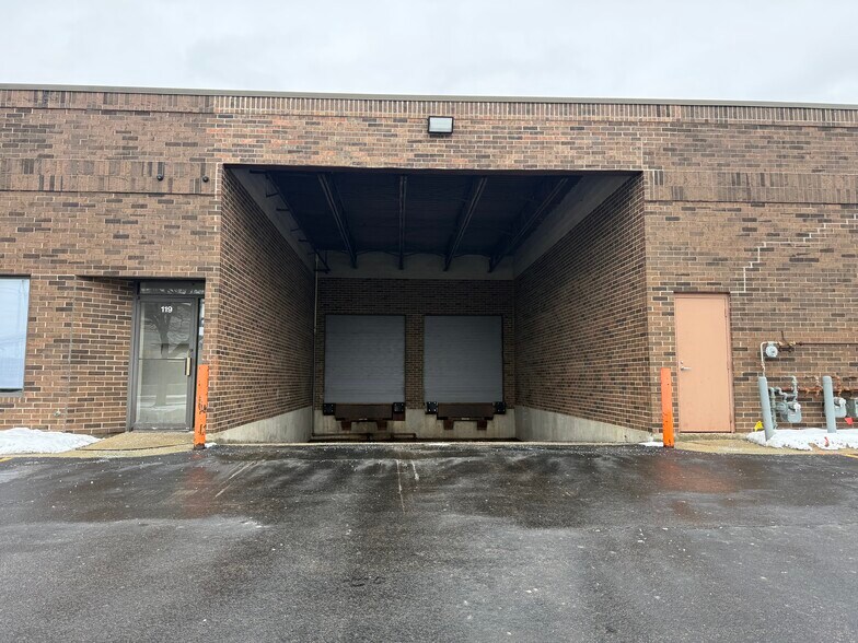 More Photos Of 111-143 S Wheeling Rd, Wheeling Warehouse For Lease
