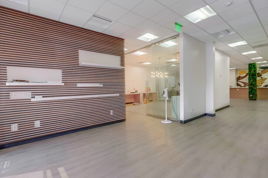 More Photos Of 5947-5951 Variel Ave, Woodland Hills Office For Sale