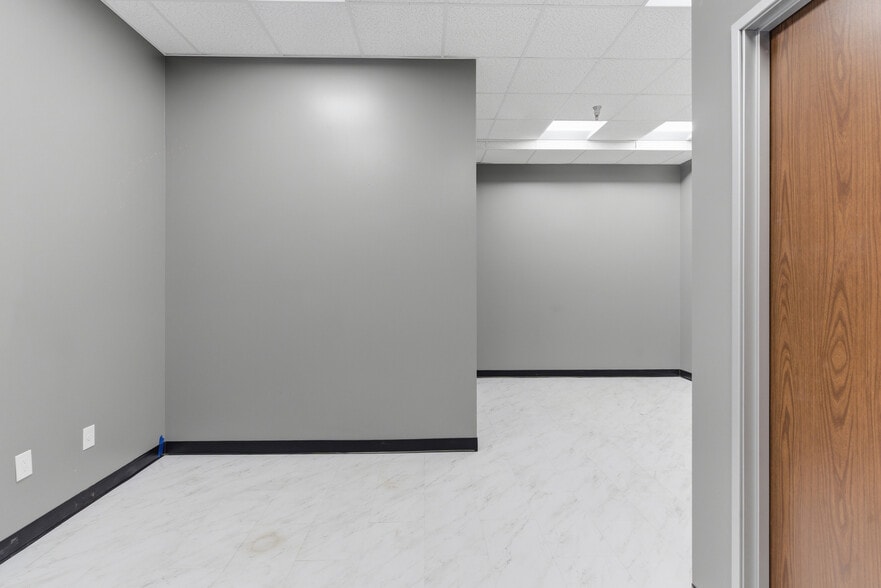 More Photos Of 685 E Grand Blvd, Corona Storefront Retail Office For Lease