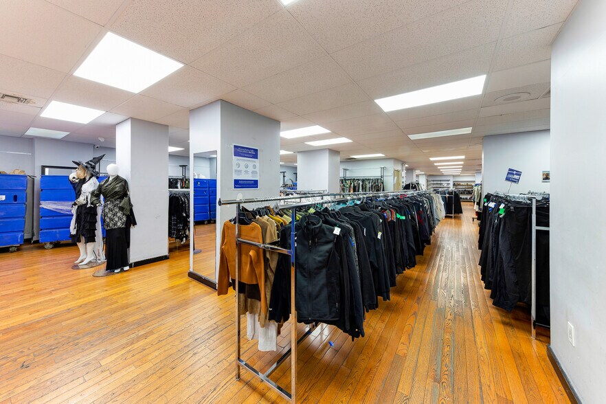 More Photos Of 7 W 14th St, New York Apartments For Lease