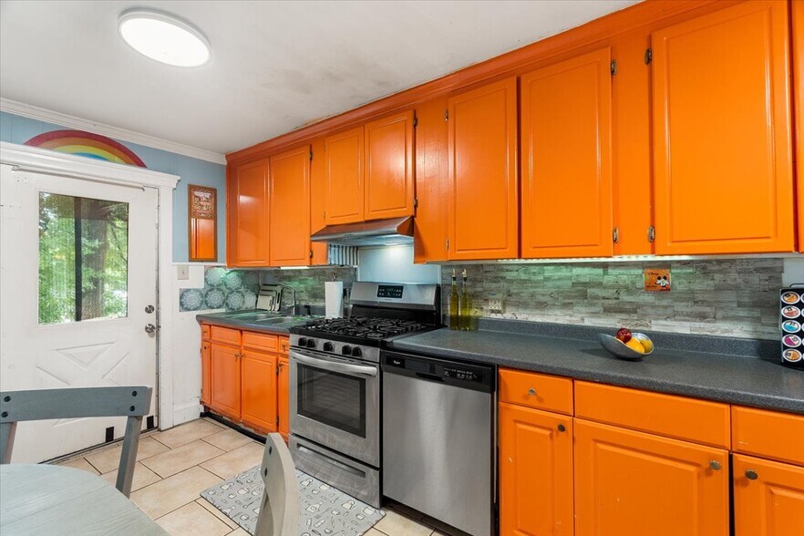 More Photos Of 528 Washington Ave NE, Marietta Office For Sale