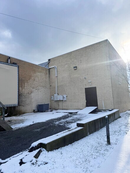 More Photos Of 2 W 9th St, Ocean City General Retail For Lease