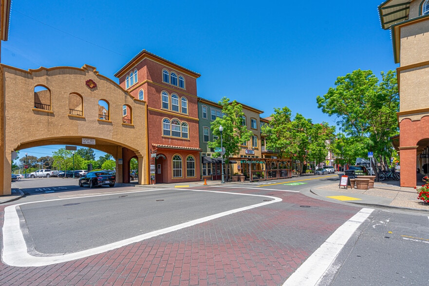 More Photos Of 148 Johnson St, Windsor General Retail For Sale