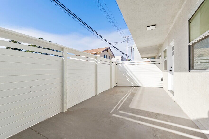 More Photos Of 3020 E 3rd St, Long Beach Apartments For Sale