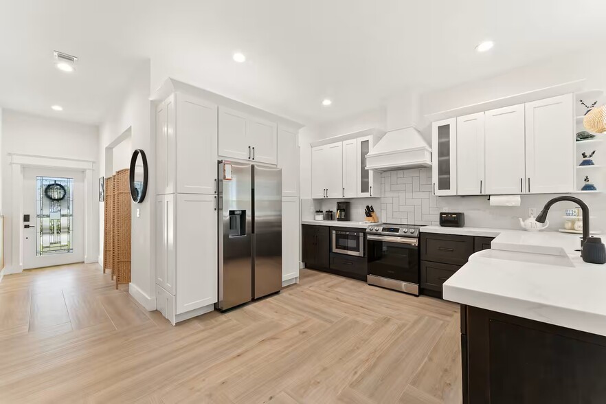 More Photos Of 1960 NE Dixie Hwy, Jensen Beach Apartments For Sale
