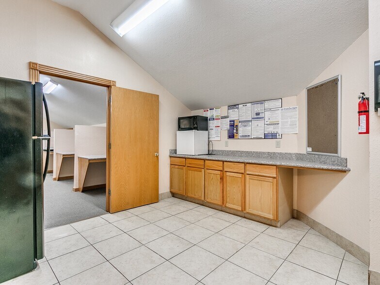 More Photos Of 2124 S Shadowlake, Oklahoma City Medical For Lease