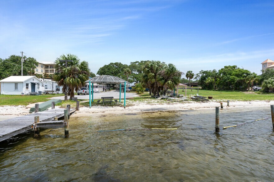 More Photos Of 195 Brooks St SE, Fort Walton Beach Hotel For Sale