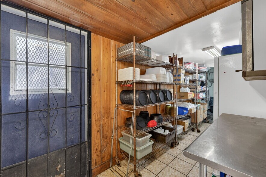 More Photos Of 2396 N Country Road 470, Lake Panasoffkee General Retail For Sale