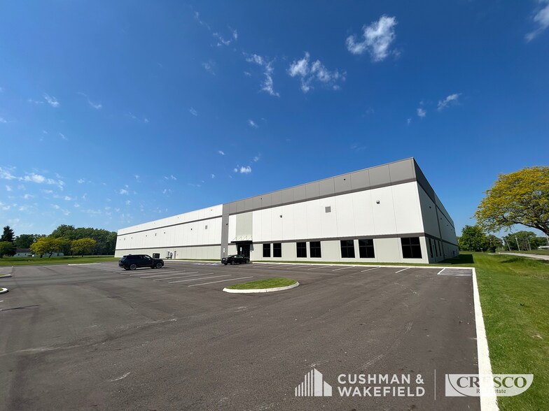 More Photos Of 2001 Victoria St, Warren Distribution For Lease