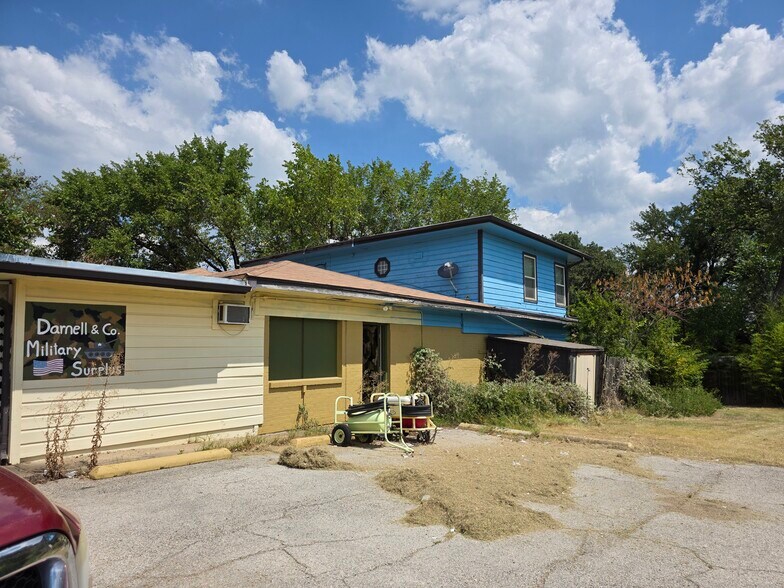 More Photos Of 216 W Main St, Azle Freestanding For Sale