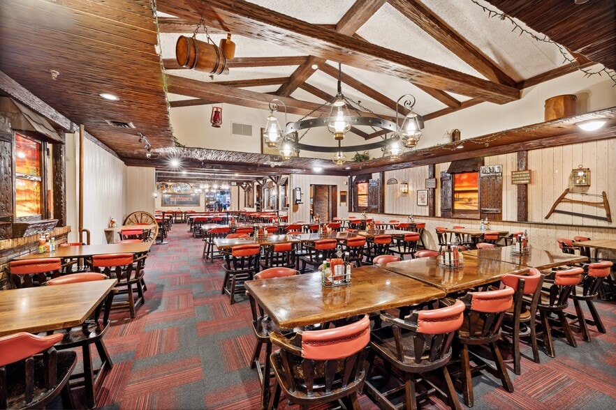 More Photos Of 8150 S Cicero Ave, Burbank Restaurant For Sale